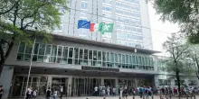 Irruzione negli uffici del gruppo lombardo del Pd che contestava convegno no vax: &ldquo;Non ci faremo intimidire&rdquo;