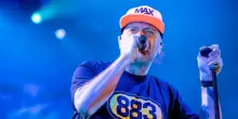 &ldquo;Il successo non cambia quella sensazione di inadeguatezza. La morte? Ineluttabile, vorrei avere il tempo di salutare&rdquo;: Max Pezzali si racconta