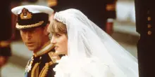 &ldquo;Diana mi disse: &lsquo;Mio marito Carlo &egrave; innamorato del suo valletto&rsquo;. Quando la Regina ebbe notizia dell&rsquo;incidente mortale, chiese con tono stizzito: &lsquo;Cosa sta combinando adesso?&rdquo;: i retroscena nel libro