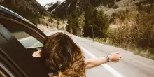 Cos&rsquo;&egrave; lo &ldquo;Slowxury&rdquo;, il nuovo modo di viaggiare di tendenza tra la Gen Z: &ldquo;Giro d&rsquo;affari da 106 miliardi di euro, non fanno pi&ugrave; le corse per vedere tutti i monumenti ma puntano sulle esperienze da fare&rdquo;