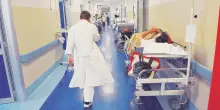 Gettonisti presenti nel 54% dei Pronto soccorso. E molti medici desiderano prepensionamento, fuga all&rsquo;estero o lavoro nel privato