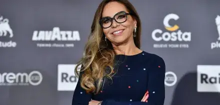 &ldquo;Dimostrare 30 anni di meno? Non faccio entrare il vecchiume dentro di me. Poi l&rsquo;alimentazione, non bevo, fumo s&igrave; ma ci sto lavorando. Cannes &egrave; una tentazione ma dopo tre giorni ti senti una prugna secca&rdquo;: parla Ornella Muti