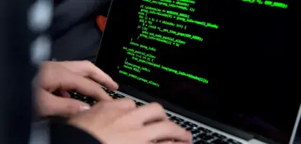 Odio online contro ebrei e stranieri ma anche arma fai da te: arrestato un 15enne per terrorismo