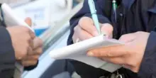 Lascia il figlio in aeroporto, paga la sosta ma riceve due multe salatissime: il motivo &egrave; una regola poco conosciuta
