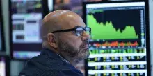 I rendimenti dei titoli decennali francesi ai massimi dal 2002: il differenziale con i Bund vola a 170 punti. Si allarga anche lo spread italiano