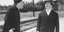296 euro di multa per divieto di sosta e a Barbianello scoppia la lite tra il sindaco e il parroco come in Don Camillo e Peppone: ecco cosa sta succedendo