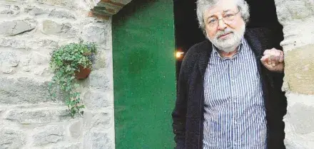 &ldquo;Non uscivo di casa da 18 mesi, avevo un po&rsquo; paura. Non riesco pi&ugrave; a leggere. Per questo guardo tanta tv, compresi programmi come Il Grande Fratello&rdquo;: Guccini torna in pubblico