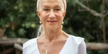 &ldquo;La prima volta che ho visto un film di Zalone ridevo come una pazza senza capire una parola&hellip; Il mio incontro con la Regina Elisabetta? Non ho capito niente di lei come persona&rdquo;: il racconto di Helen Mirren