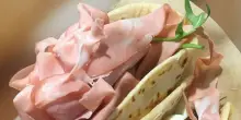 &ldquo;Mortadella 0 su 100, bresaola della Valtellina 7&rdquo;: l&rsquo;app francese Yuka boccia i cibi italiani perch&eacute; rischiosi per la salute, &egrave; polemica. Il nutrizionista: &ldquo;Non funziona cos&igrave;&rdquo;