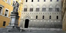 Monte dei Paschi boccia l&rsquo;offerta di Intesa Sanpaolo: &ldquo;Rischi antitrust e prezzo basso. E a Unipol si chiede poco&rdquo;