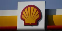 Shell, utili oltre le attese: +19% nel primo trimestre 2026. Trainati dai rincari di gas e petrolio per la guerra in Iran