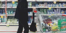 &ldquo;Sua figlia piange e disturba i clienti&rdquo;, mamma cacciata dal supermercato: &ldquo;Mi sono sentita peggio di una ladra&rdquo;