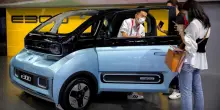 Auto elettrica, l&rsquo;UE studia una strategia che richiama il modello cinese