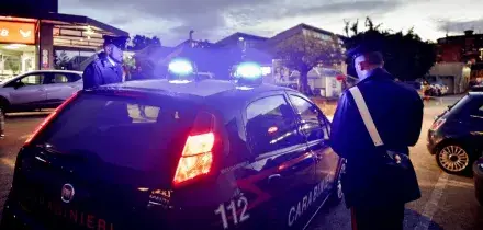 Ventenne ucciso a colpi di pistola in strada a Napoli: &ldquo;Due sconosciuti a bordo di uno scooter si sono avvicinati e gli hanno sparato&rdquo;