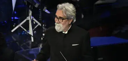 È morto Beppe Vessicchio, addio al direttore d’orchestra simbolo del Festival di Sanremo: “Deceduto per una polmonite interstiziale precipitata molto rapidamente”