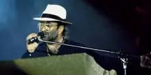 &ldquo;La notte prima di morire, Lucio Dalla port&ograve; la troupe sulle sponde del lago di Ginevra e accese lumini intorno alla statua di Freddie Mercury&rdquo;: aneddoti e musica nel libro &lsquo;L&rsquo;alchimista del suono&rsquo;