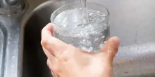 Bonus acqua, come funziona il bonus per chi si trova in disagio economico quando si abita in condominio