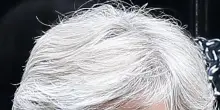 Addio tinta? Adesso la scienza &ldquo;spegne&rdquo; i capelli bianchi. La rivoluzione parte (anche) dall&rsquo;Italia: come funziona il metodo innovativo