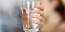 Acqua minerale richiamata dal ministero della Salute, il batterio che preoccupa: controllate lotto e scadenza