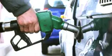 Carburanti in aumento, ma l&rsquo;Italia tiene botta sui rincari rispetto ad altri paesi europei