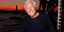 Gli ultimi giorni di Giorgio Armani, “un malessere improvviso allo stomaco” che non lasciava pensare il peggio. La grande festa pronta per il 28 settembre e le telefonate