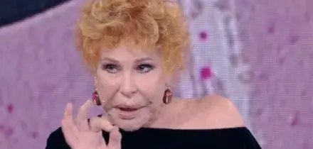 “‘Ehi Siri, chiama Renato Zero’ e poi l’ho sentita parlare con lui in viva voce in mezzo agli altri pazienti”: la confessione del cardiologo di Ornella Vanoni