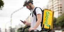 Lavori su piattaforma: dai rider del cibo ai tasker per i mobili, come vivono i 690mila ostaggi dell&rsquo;algoritmo