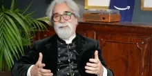 “Sanremo non è più Sanremo. È il Festival dei cantanti e della faccia. Bocelli c’era rimasto male per il quarto posto di Con te partirò”: lo rivela Peppe Vessicchio