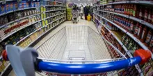 Supermercati aperti 7 e 8 dicembre: tutti gli orari di Esselunga, Carrefour, Lidl e Conad per Sant’Ambrogio e l’Immacolata