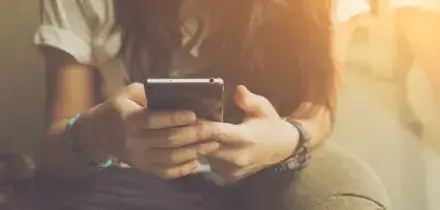 Relazione tra un&rsquo;alunna 16enne e il docente di un istituto del Fiorentino: insegnante sospeso