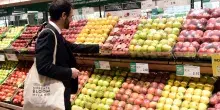 In aprile inflazione a +2,7% causa guerra in Iran: &ldquo;Balzo che non si vedeva dal 2023&rdquo;. E il carrello della spesa accelera a +2,3%