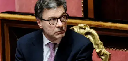 Giorgetti: “Noi massacrati da chi può massacrare. Oltre i 45mila euro si è ricchi?”. Ma il taglio Irpef avvantaggia anche chi ne guadagna 200mila e oltre