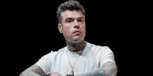 “Tony Effe a Sanremo sembrava Pavarotti, il mio matrimonio è il concerto dei Coldplay”: Fedez contro tutti, dal palco non risparmia attacchi ad Elodie, Achille Lauro e Ilaria Salis – VIDEO