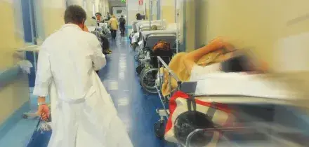Ebola, il ministero della Salute: &ldquo;Negativi al virus i due cooperanti&rdquo;. Erano ricoverati all&rsquo;ospedale Sacco di Milano