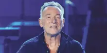 “Con Trump siamo persi. Non c’è arte in questa Casa Bianca, né poesia, né musica. Abbiamo perso il nostro tifo per gli altri, l’esperienza condivisa dell’umanità”: così Bruce Springsteen