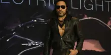 &ldquo;Voglio essere magro e tonico come Bruce Lee. A 62 anni ho una forma migliore di quella di dieci anni fa. La dieta? Capisco quando devo farla dai pantaloni&rdquo;: parla Lenny Kravitz
