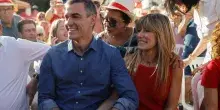 Rinviata a giudizio la moglie del premier spagnolo Pedro Sanchez, Bego&ntilde;a G&oacute;mez: obbligo di firma e passaporto ritirato