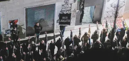 Acca Larentia, prosciolti 29 indagati per il saluto romano (quasi tutti di CasaPound). Il giudice: &ldquo;Non c&rsquo;&egrave; ragionevole previsione di condanna&rdquo;
