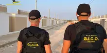 Una banca occulta per riciclare denaro con le frodi fiscali: 30 indagati, sequestri per oltre 21 milioni. Contestato il metodo mafioso