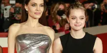 “Una decisione presa dopo eventi dolorosi”: la figlia di Angelina Jolie e Brad Pitt debutta col nuovo nome