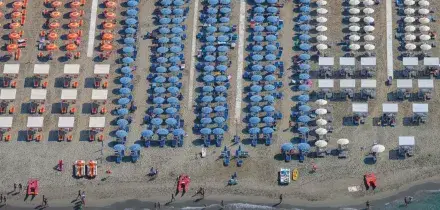 In Versilia 18 concessionari balneari fanno causa al Comune per allontanare le gare. &ldquo;Meloni ha fatto peggio di chi &egrave; storicamente contro di noi&rdquo;