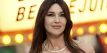 &ldquo;Tim Burton? Quello che abbiamo avuto non finir&agrave; mai. Ho dovuto imbruttirmi per un film, la mia immagine non esiste pi&ugrave;&rdquo;: cos&igrave; Monica Bellucci a Cannes 2026