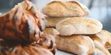 Pane a fette confezionato, la classifica Altroconsumo: chi convince e chi delude tra bianco, integrale, segale e proteico