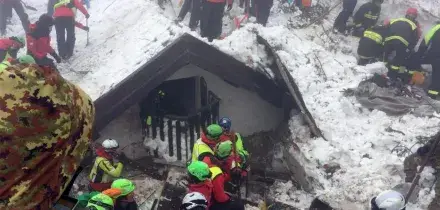 Rigopiano, la commemorazione a 9 anni dalla tragedia dell&rsquo;hotel. L&rsquo;11 febbraio la sentenza del processo bis