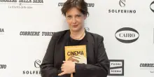 &ldquo;Mio padre era rigoroso, fino ai 18 anni non ho avuto il permesso di uscire la sera. In vacanza aspettavo che i miei andassero a dormire per imbucarmi ai party. Era l&rsquo;adrenalina della trasgressione&rdquo;: cos&igrave; Giovanna Mezzogiorno