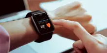 L&rsquo;Apple Watch pu&ograve; prevedere in anticipo un arresto cardiaco prima che si abbiano i sintomi: come funziona il nuovo progetto del San Raffaele e del Politecnico di Milano