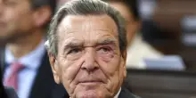 L&rsquo;ex cancelliere tedesco Schr&ouml;der insieme a Putin per il compleanno del presidente russo. Merz: &ldquo;Sono indignato, &egrave; immorale&rdquo;