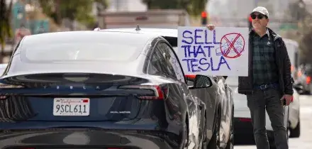 Una filiale a Singapore in cui spostare i profitti: i trucchi fiscali di Tesla. Che anche nel 2025 ha pagato zero tasse negli Usa