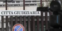 Abusa per anni la figlia minorenne della compagna: 49enne condannato a quattro anni e mezzo di carcere a Roma