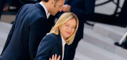 &Egrave; il momento per l&rsquo;Europa di sganciarsi dall&rsquo;impero americano. Meloni con Trump per interesse